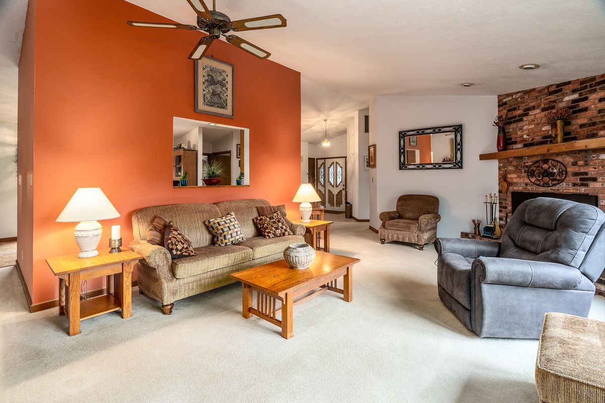 3085 Kaolin Road, Cobden, IL 62920