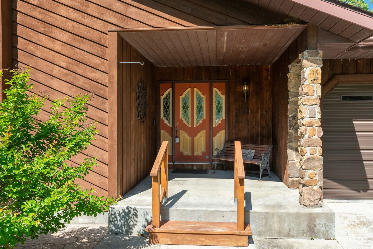 3085 Kaolin Road, Cobden, IL 62920