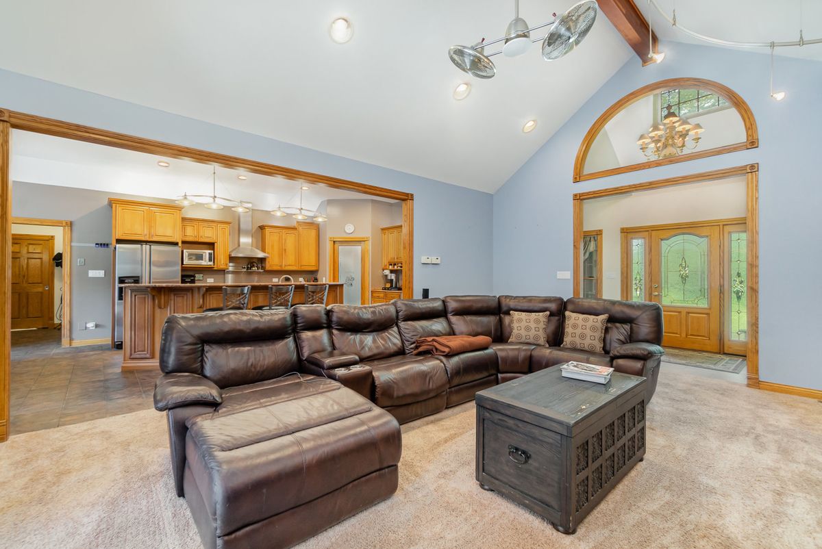 8855 E 93rd Avenue, Crown Point, IN 46307