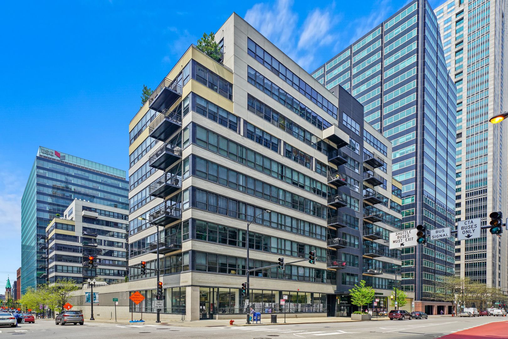 130 S CANAL Street #724 — Chicago, IL 60606