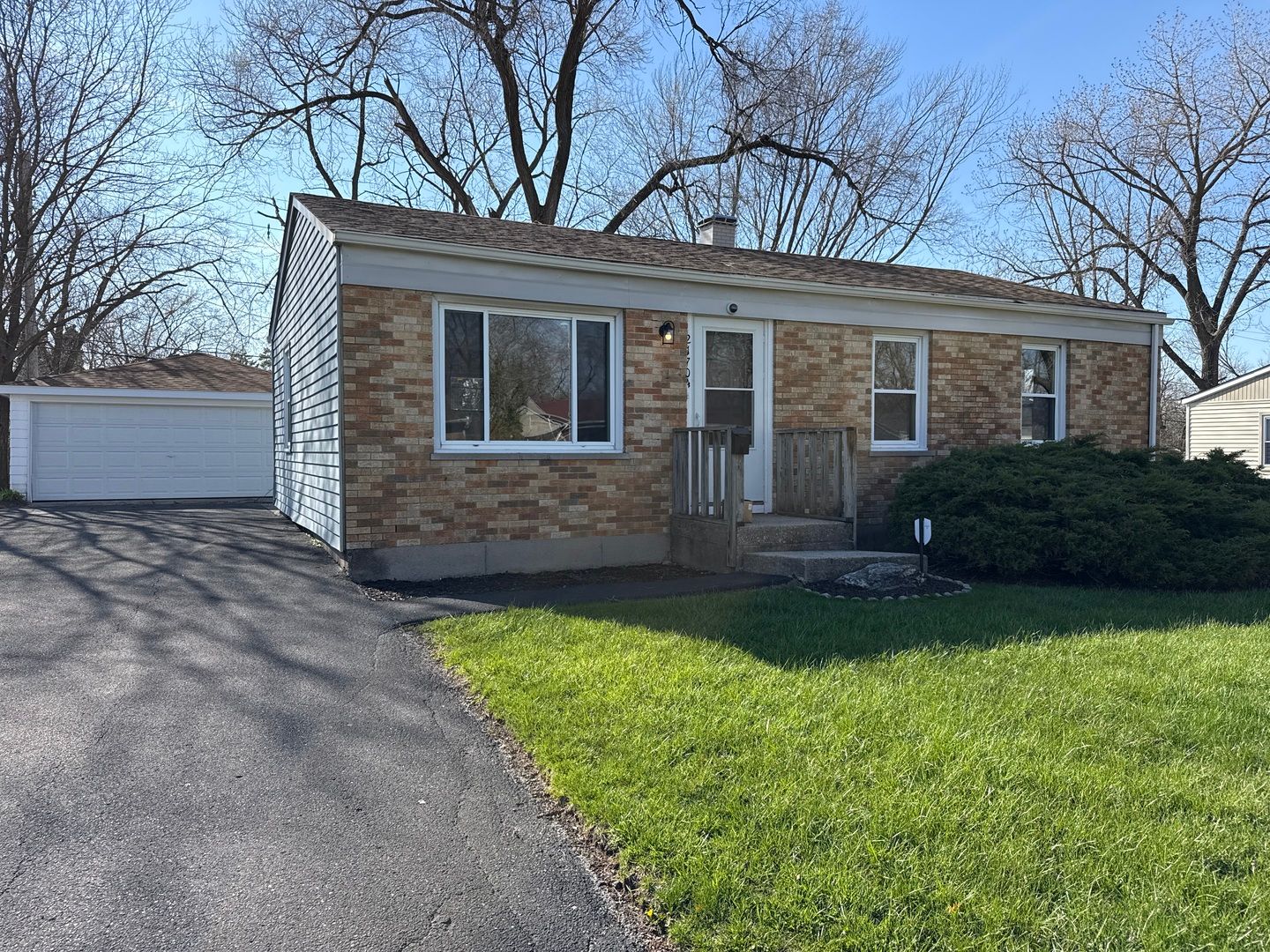 21704 CLYDE Avenue — Sauk Village, IL 60411