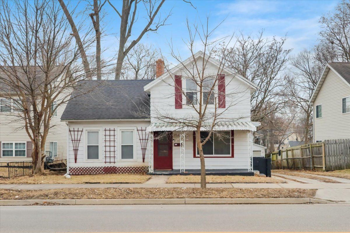 806 W Market Street — Bloomington, IL 61701