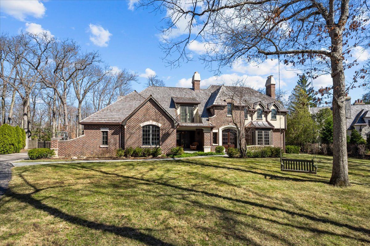 936 E Ringwood Road — Lake Forest, IL 60045