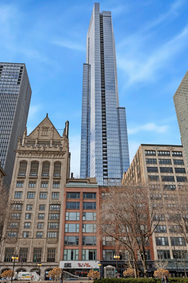 60 E Monroe Street #5301 — Chicago, IL 60603