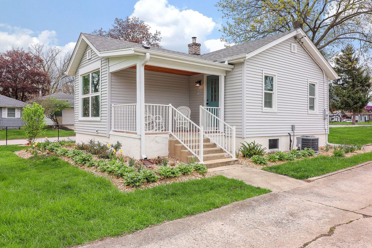 102 56th Street, Westmont, IL 60559