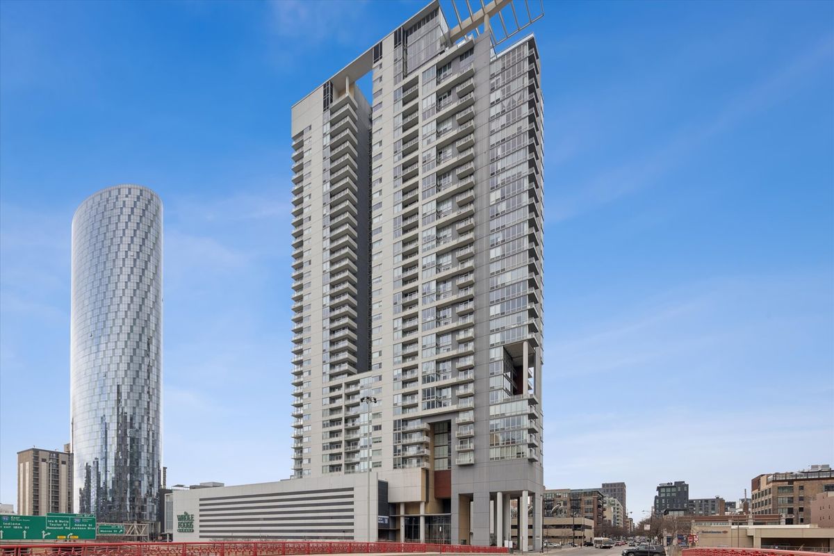 737 Washington Boulevard, Chicago, IL 60661