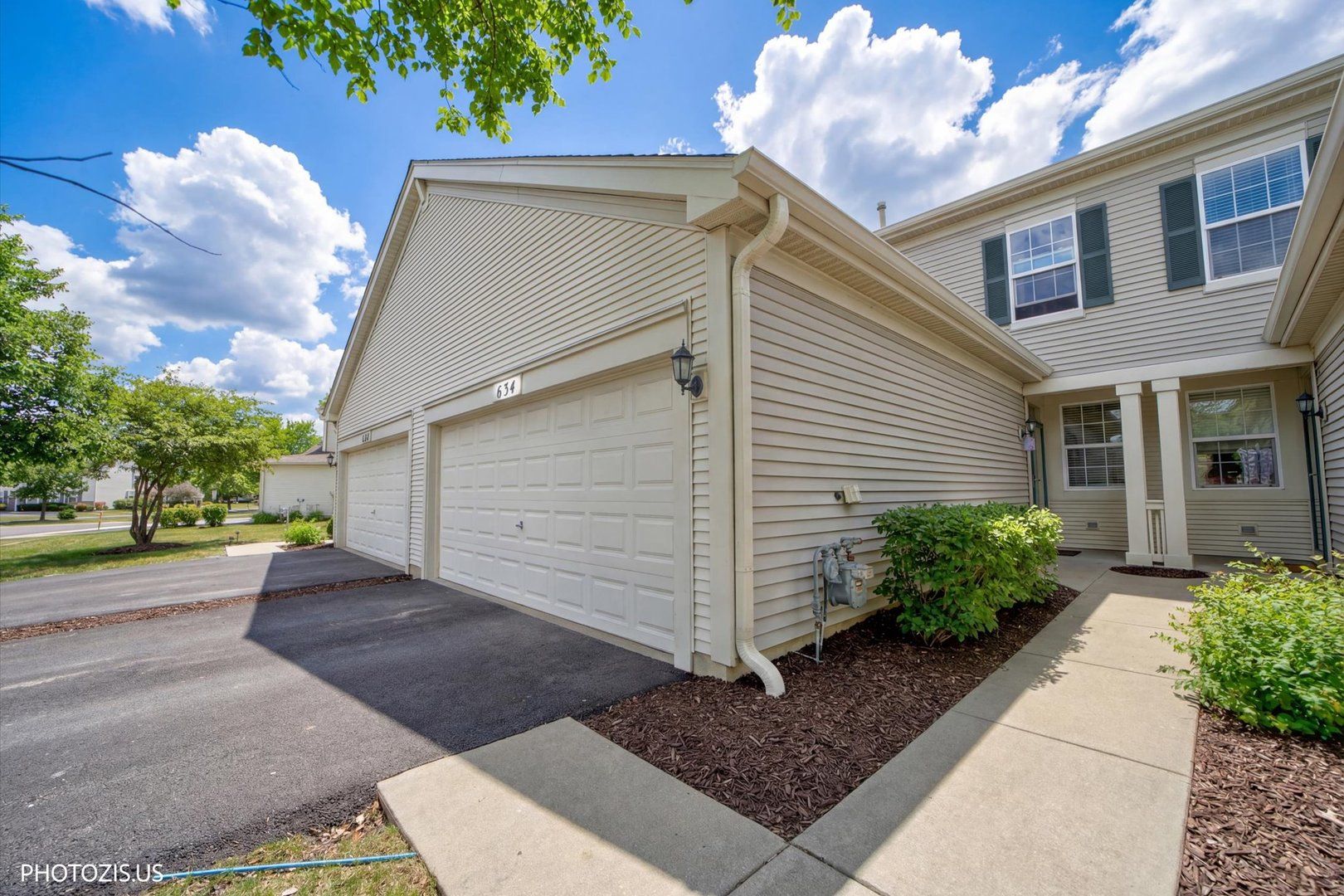634 W Jonathan Drive #2 — Round Lake, IL 60073