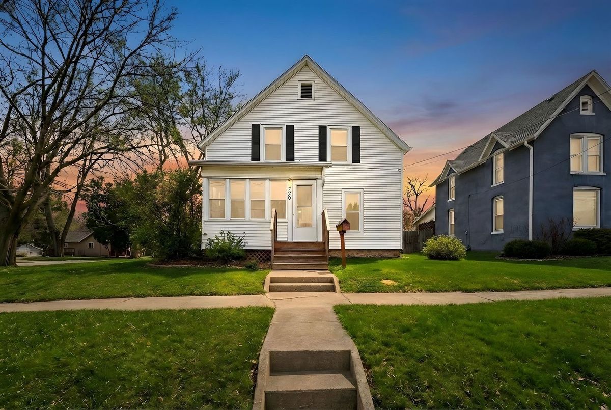 720 Mckinley Avenue, Freeport, IL 61032