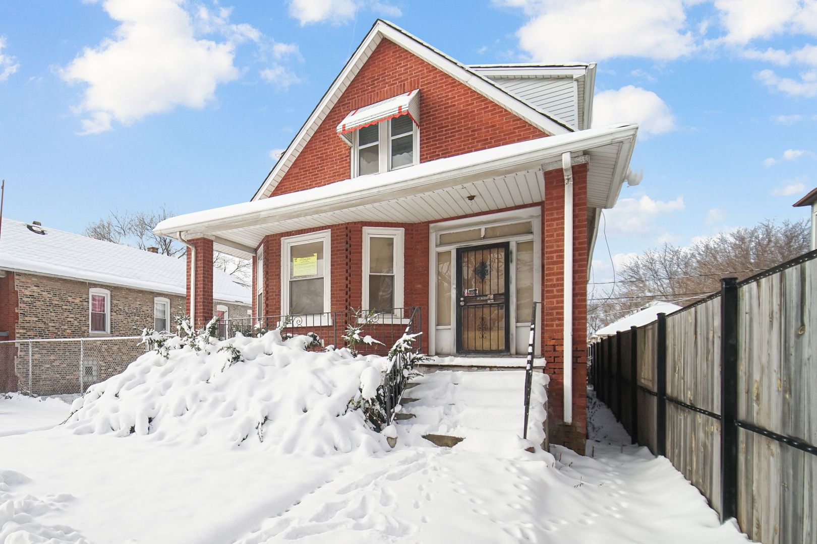 8626 S Kingston Avenue — Chicago, IL 60617