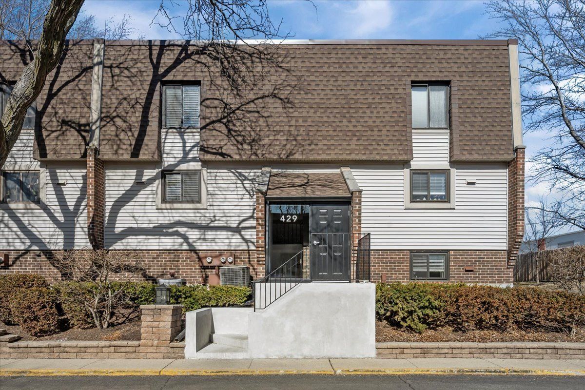 429 Elm Street #5J — Deerfield, IL 60015
