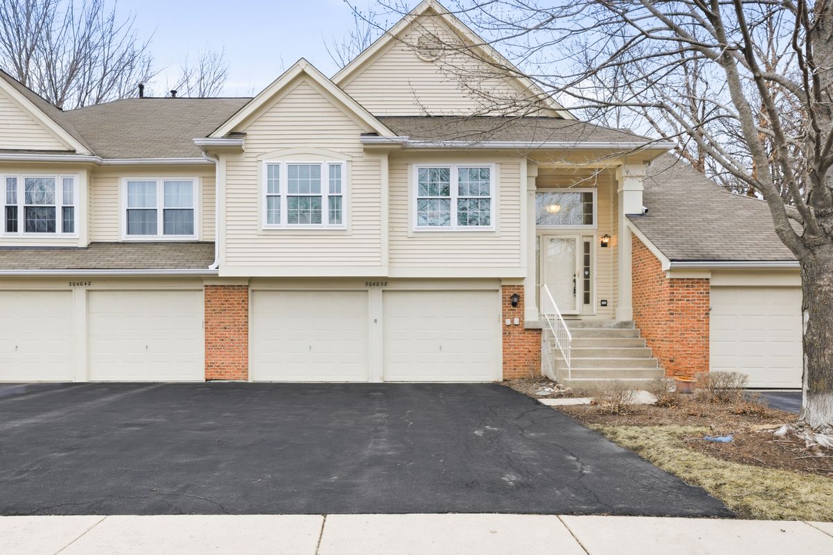 30W038 Willow Lane, Warrenville, IL 60555