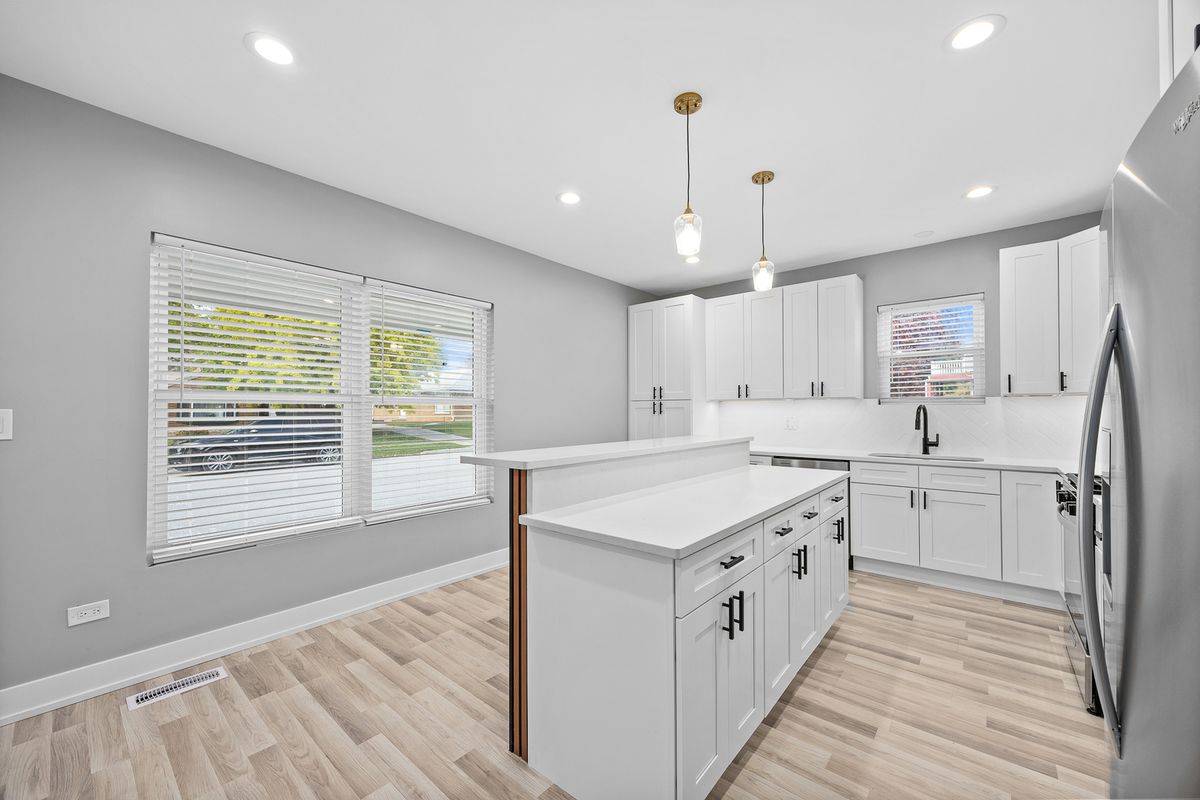 209 Hunter Street, Thornton, IL 60476