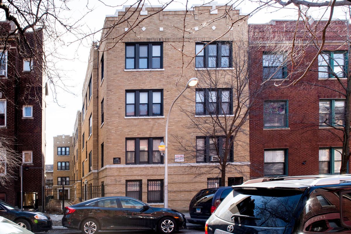837 Cornelia Avenue, Chicago, IL 60657