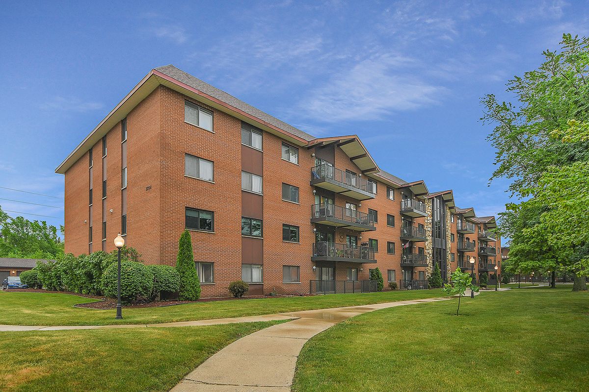 2301 183rd Street, Homewood, IL 60430