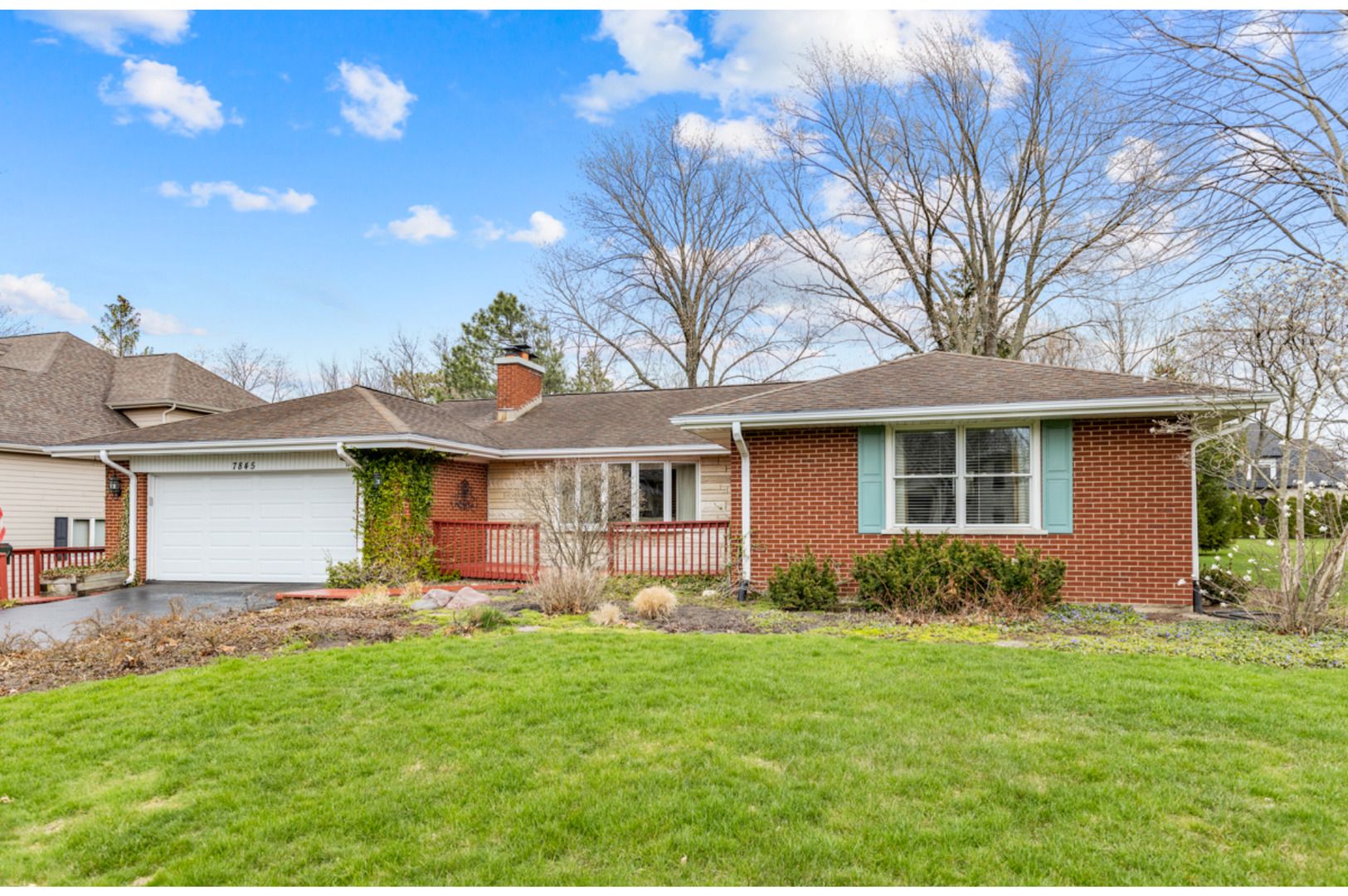 7845 Dana Way — Burr Ridge, IL 60527
