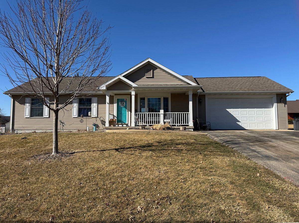 108 Lanark Avenue, Lanark, IL 61046