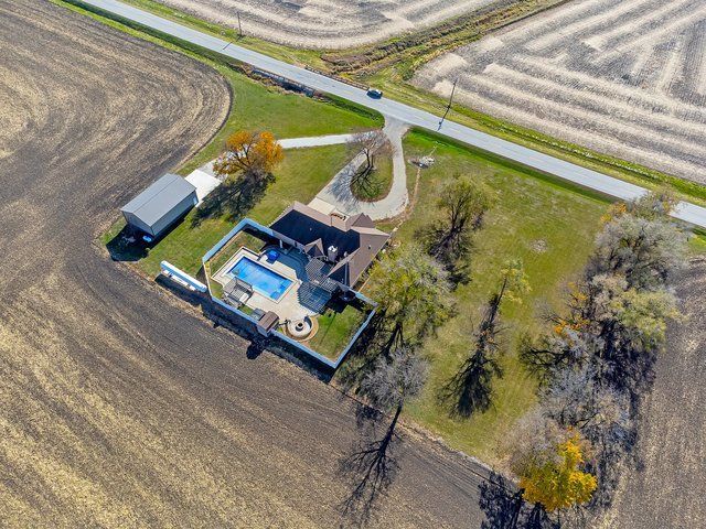 10739 E 3200 North Road, Blackstone, IL 61313