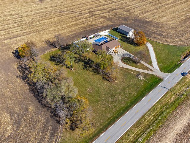 10739 E 3200 North Road, Blackstone, IL 61313