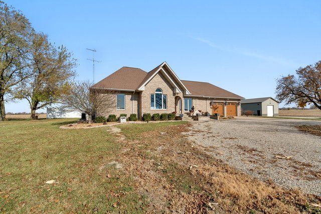 10739 E 3200 North Road, Blackstone, IL 61313