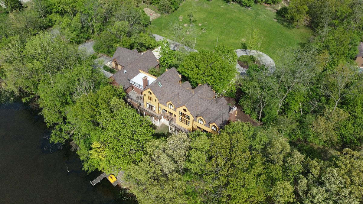 8425 Hickory Court, Burr Ridge, IL 60527