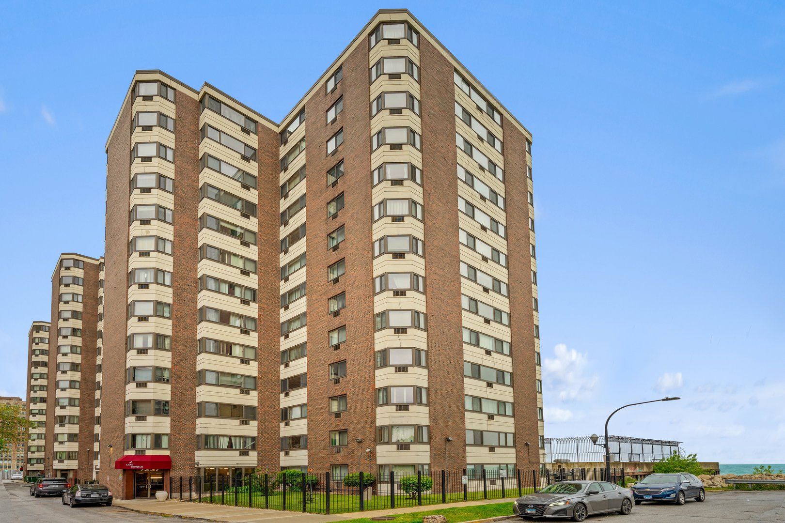 7337 S South Shore Drive #607 — Chicago, IL 60649