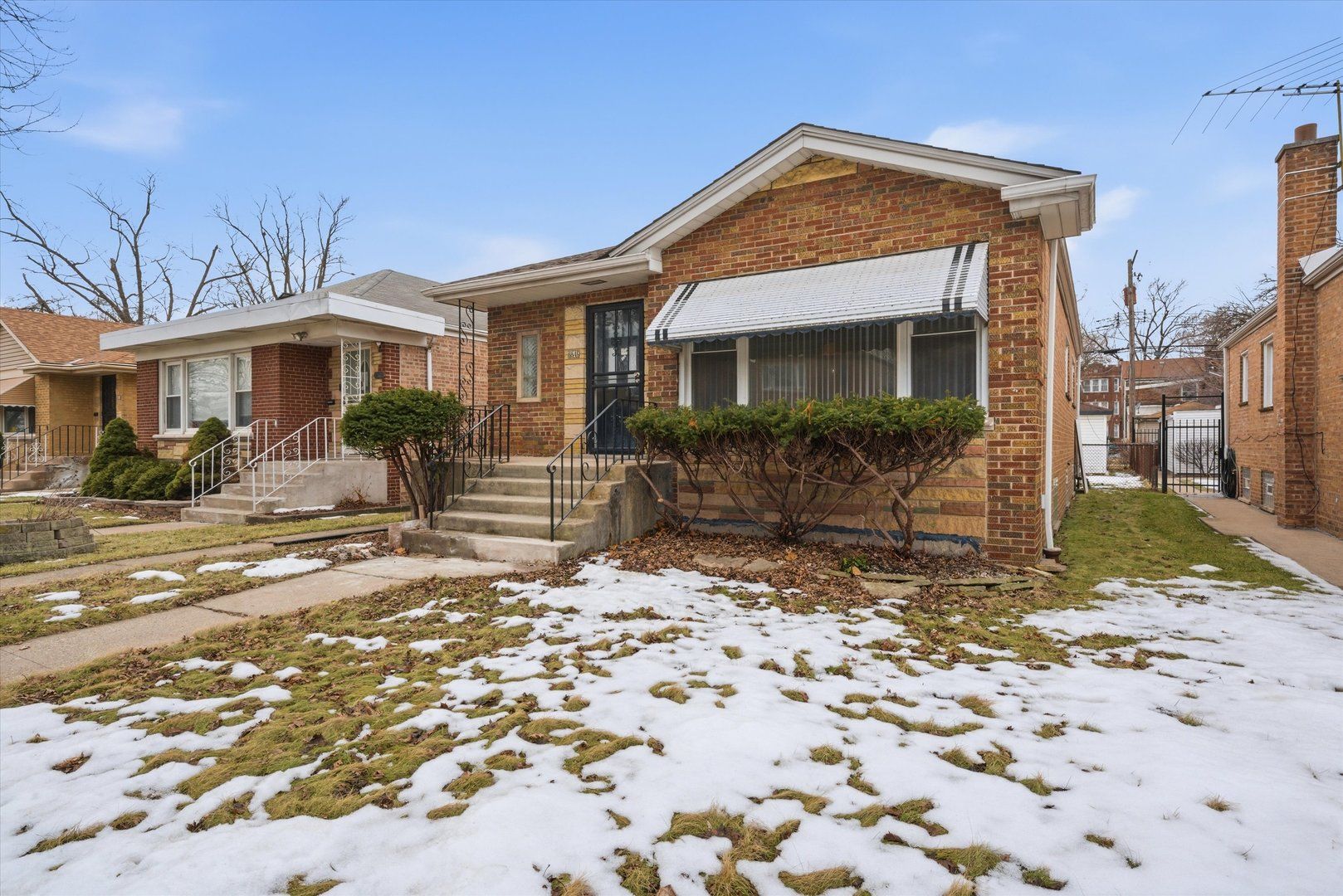 8846 S Dorchester Avenue — Chicago, IL 60619