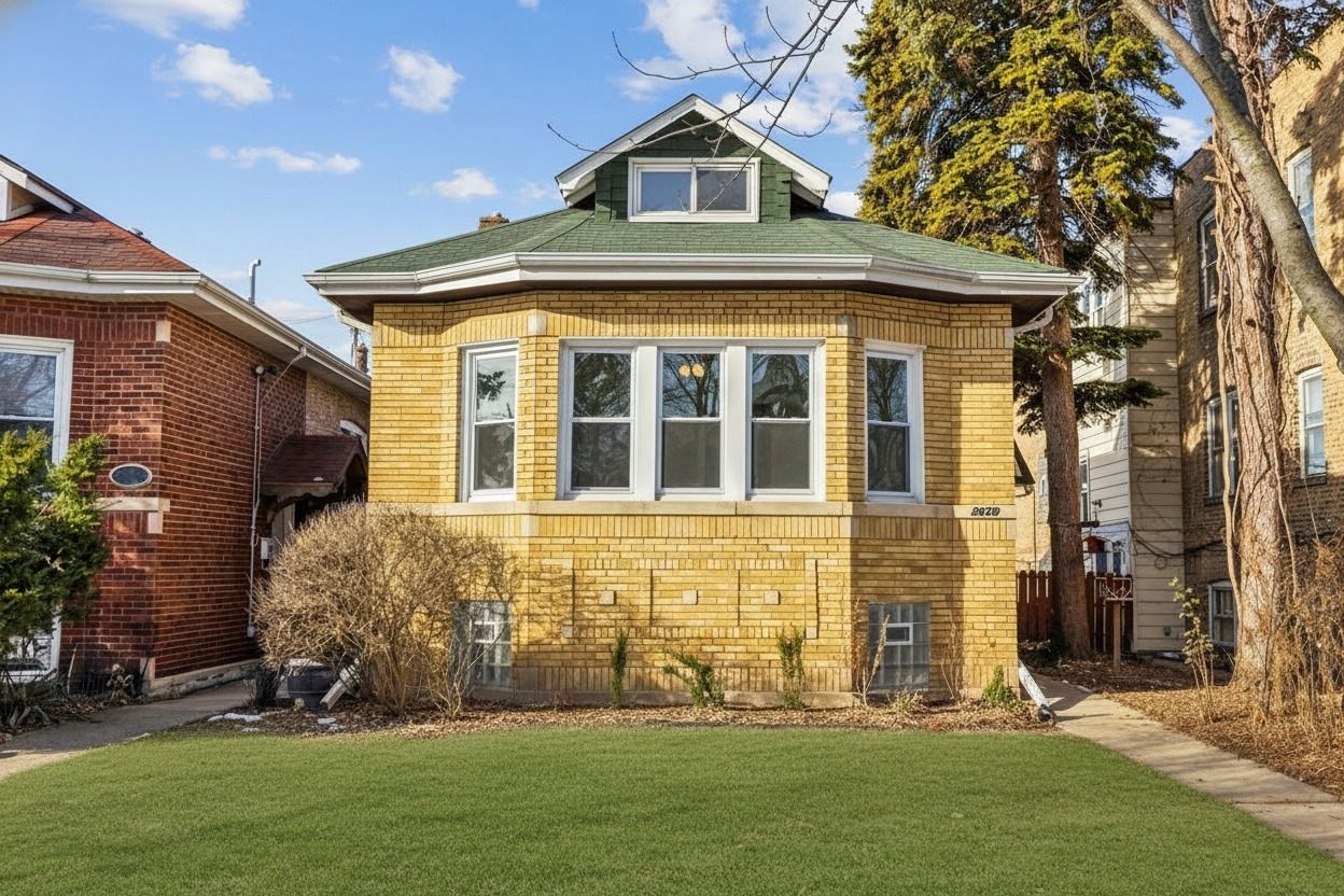 2820 N Sayre Avenue — Chicago, IL 60634