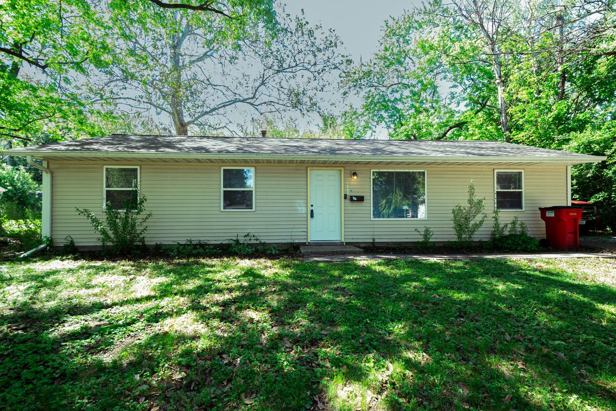 1607 Williamsburg Drive, Champaign, IL 61821