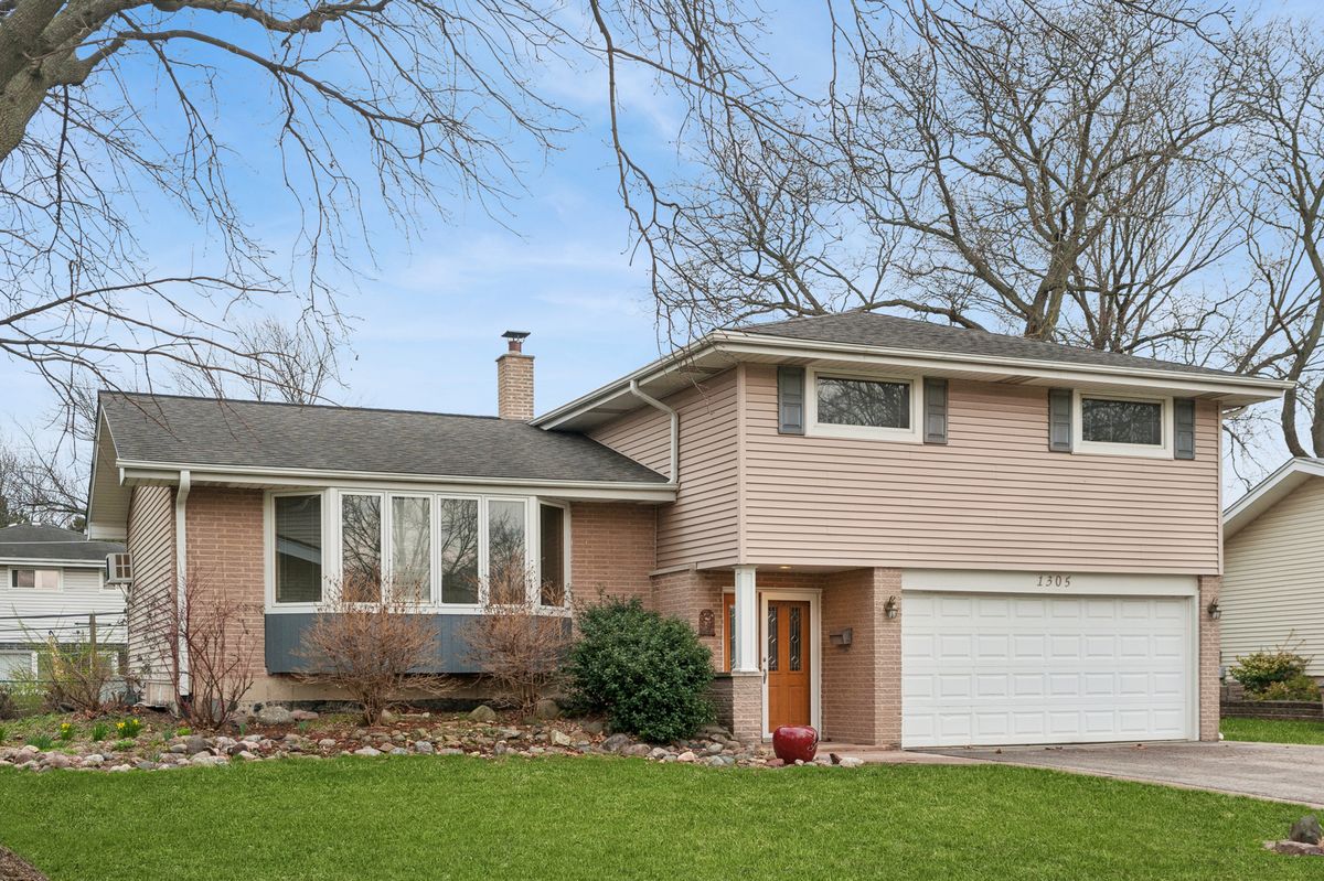 1305 Mulberry Lane, Mount Prospect, IL 60056