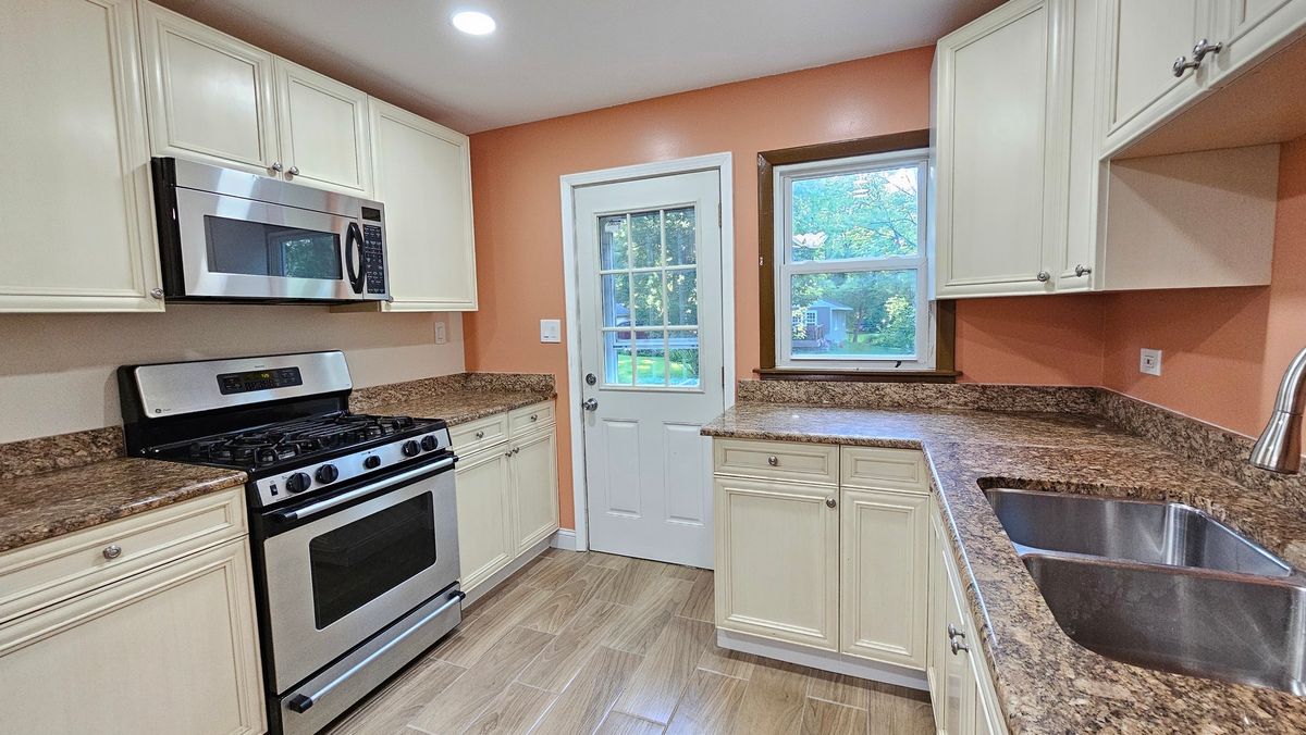 170 Hilldale Lane, Port Barrington, IL 60010