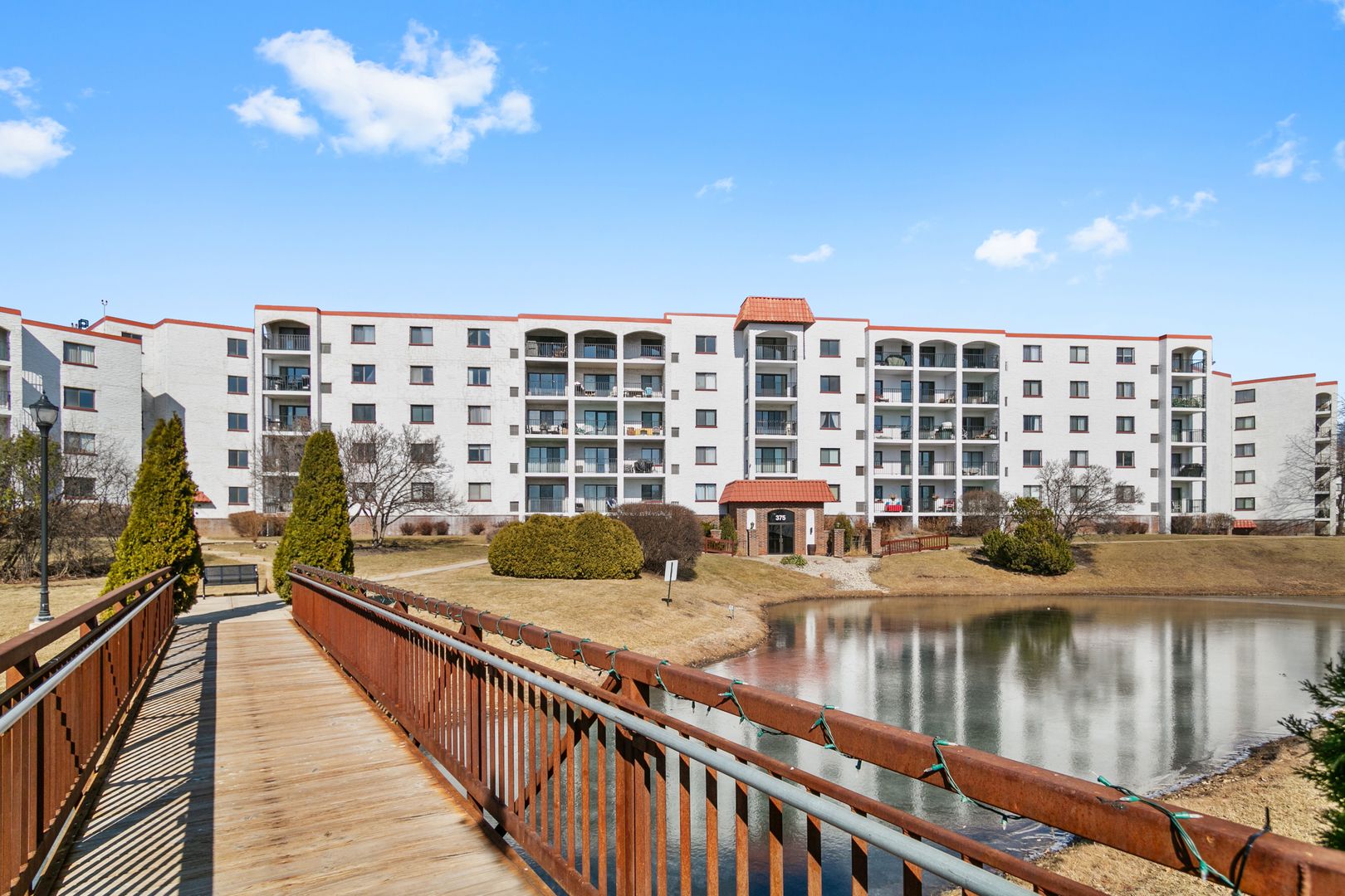 375 PLUM CREEK Drive #108 — Wheeling, IL 60090