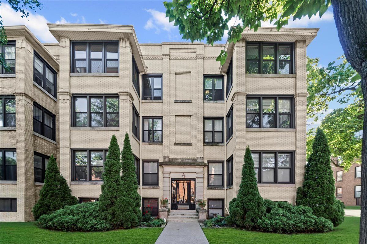 5935 N Magnolia Avenue #1 — Chicago, IL 60660