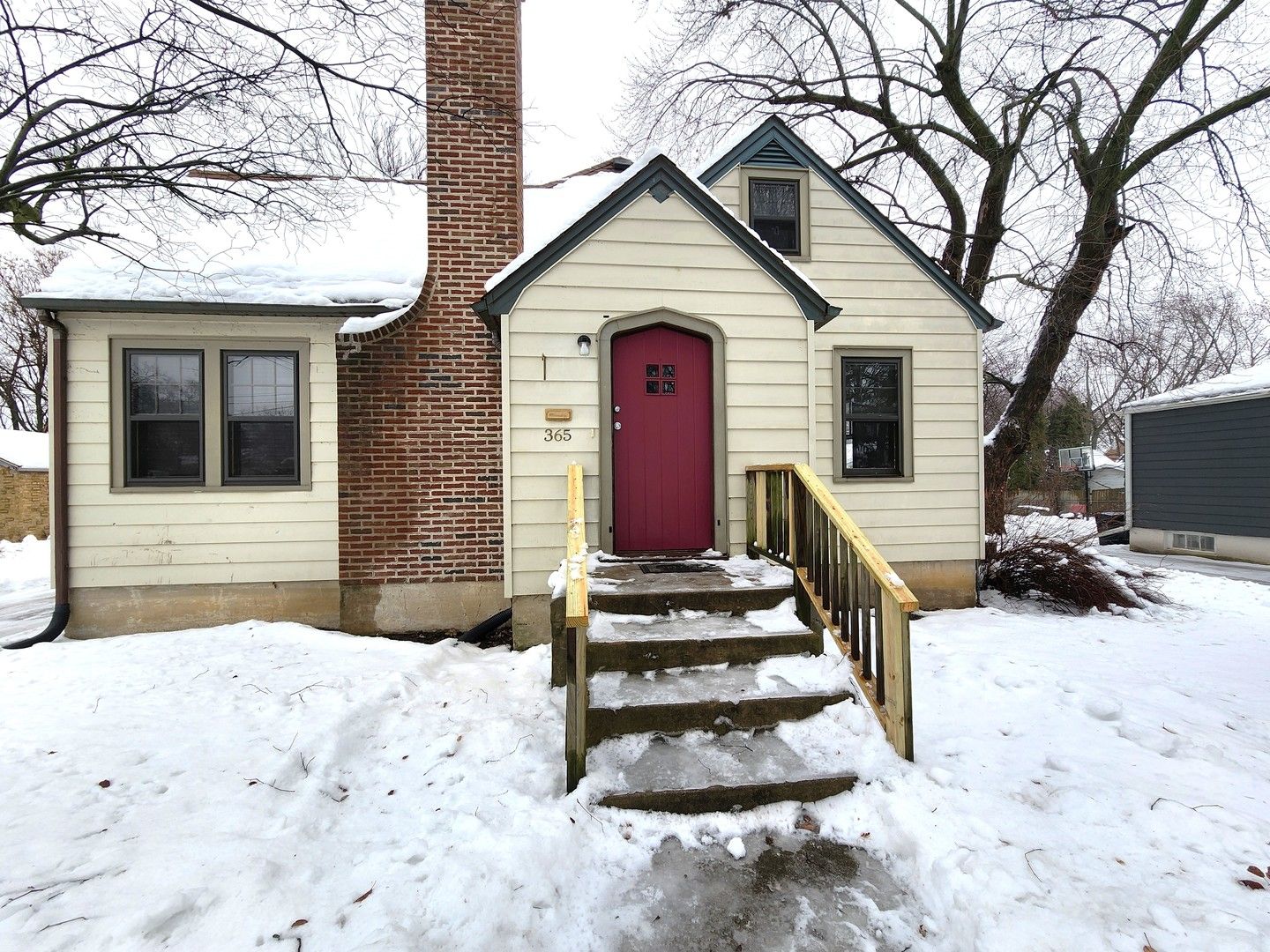 365 Vandalia Street — Elgin, IL 60123
