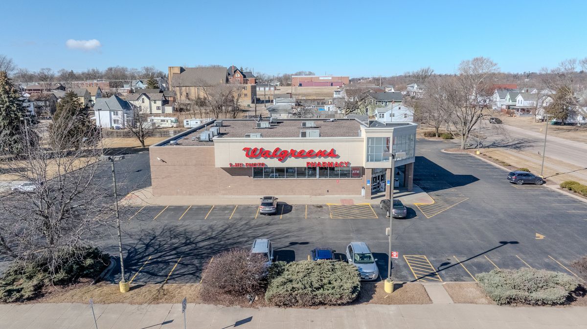 806 4th Street, Clinton, IA 52732