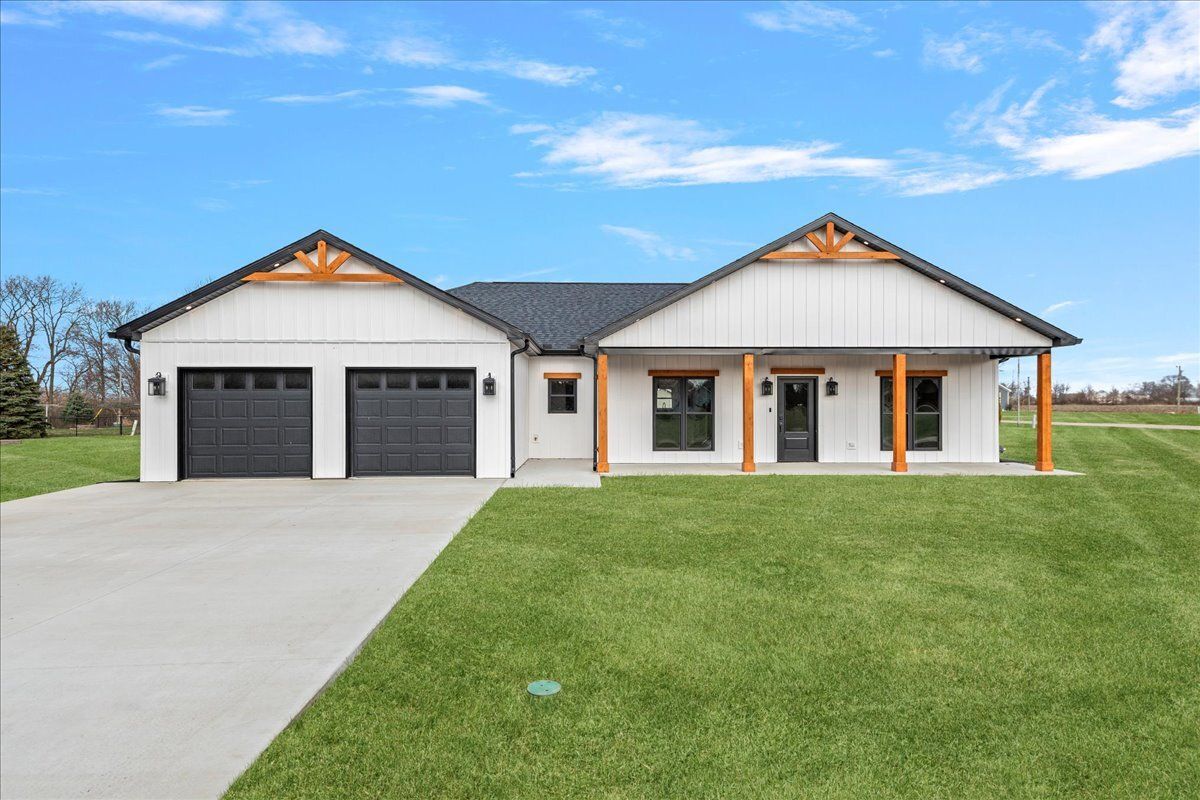 14 Willow Street, Bethany, IL 61914