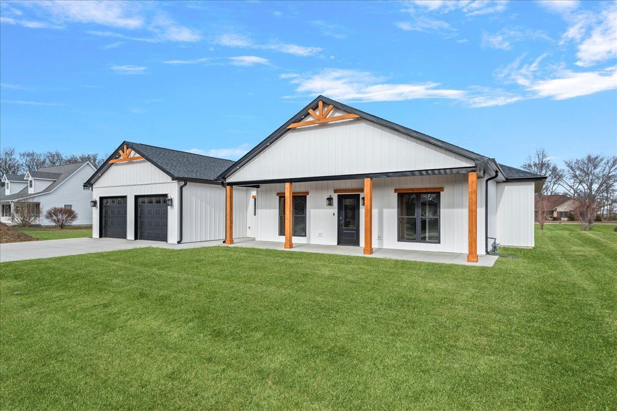 14 Willow Street, Bethany, IL 61914