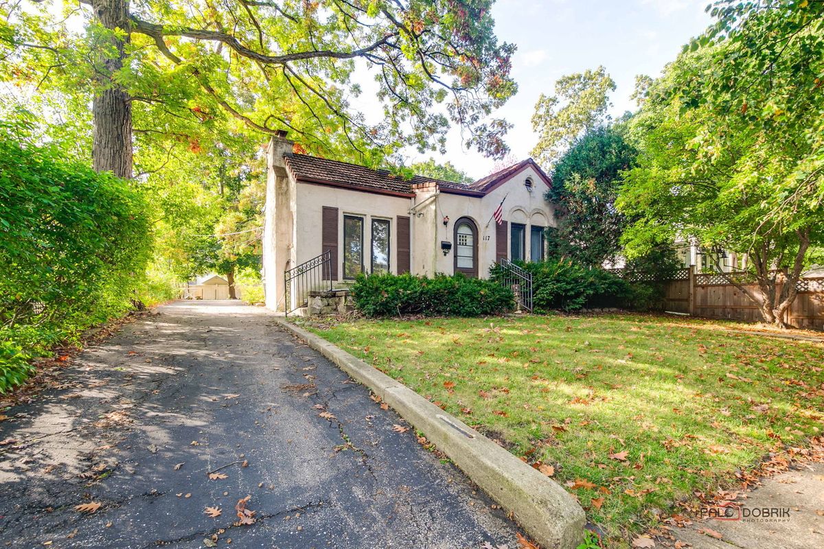 117 Washington Avenue, Lake Bluff, IL 60044