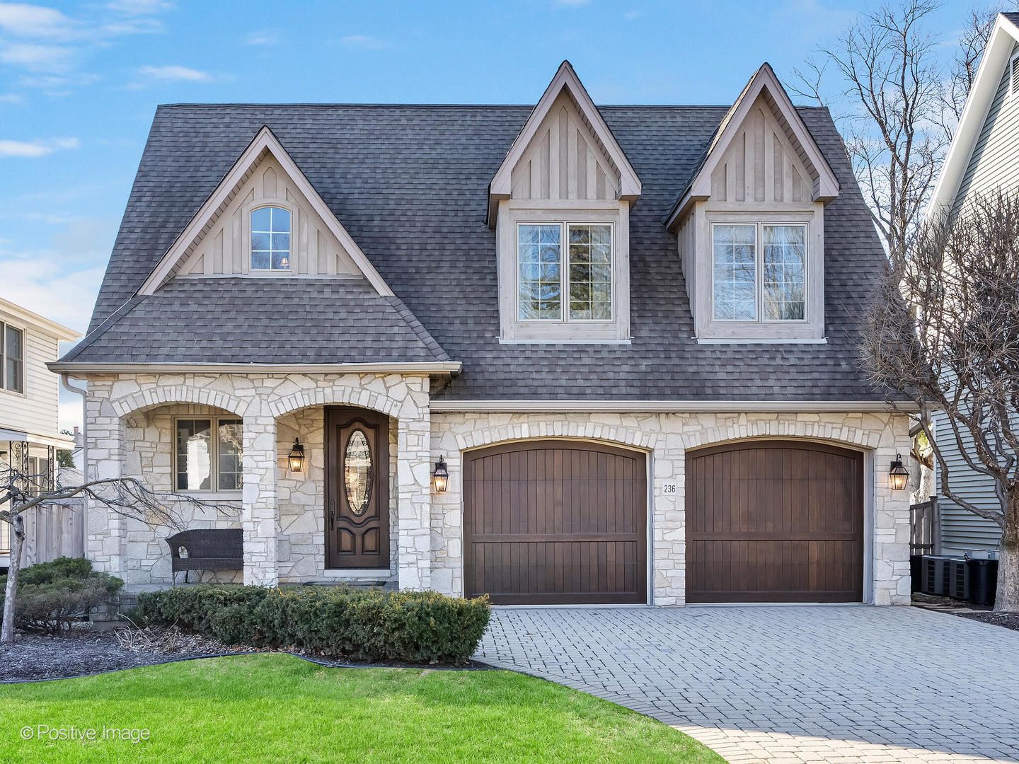 236 Holmes Avenue — Clarendon Hills, IL 60514