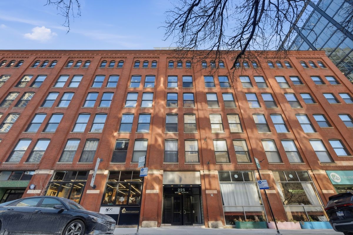 225 HURON Street, Chicago, IL 60654