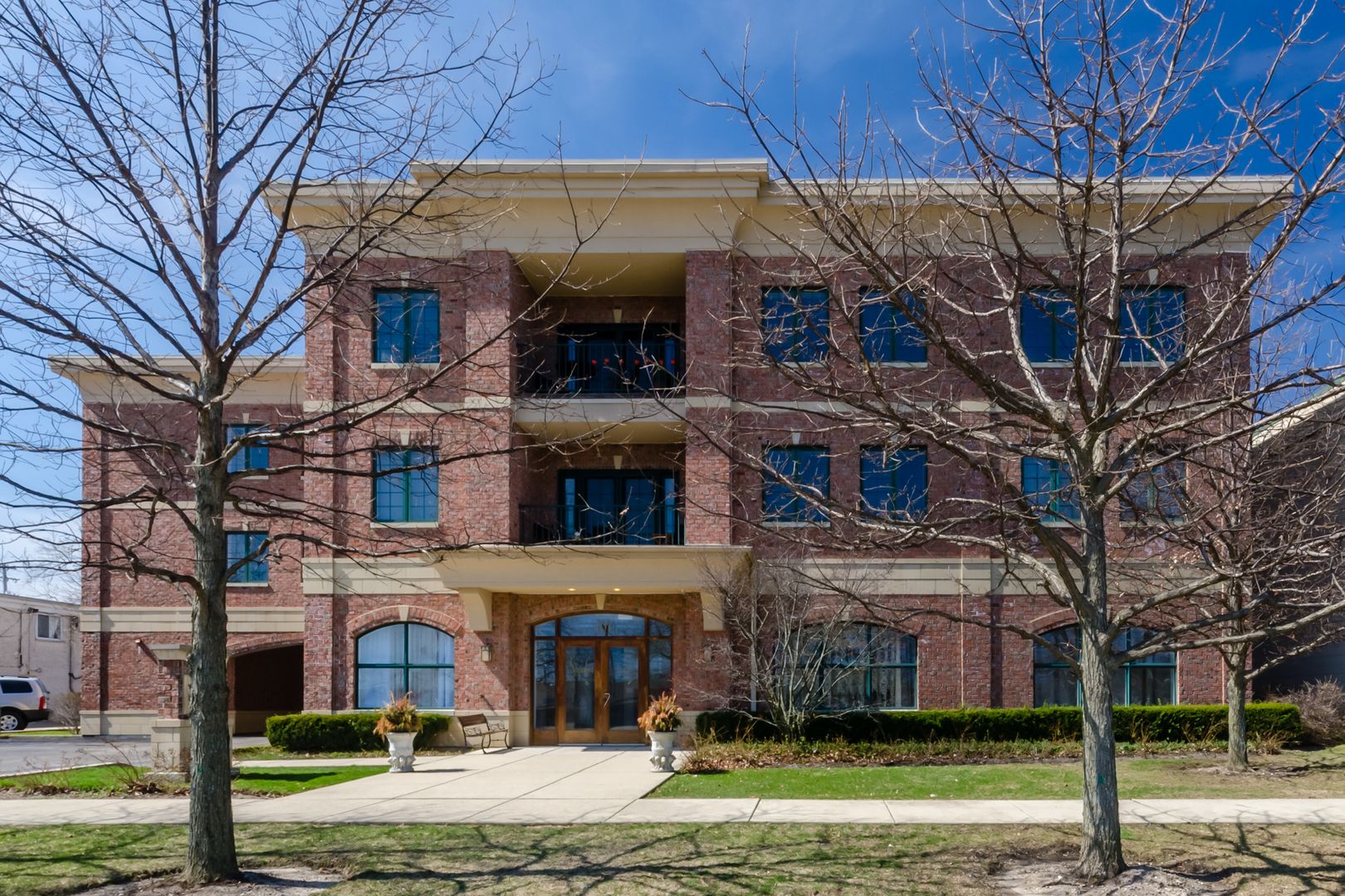 3556 WESTERN Avenue — Highland Park, IL 60035