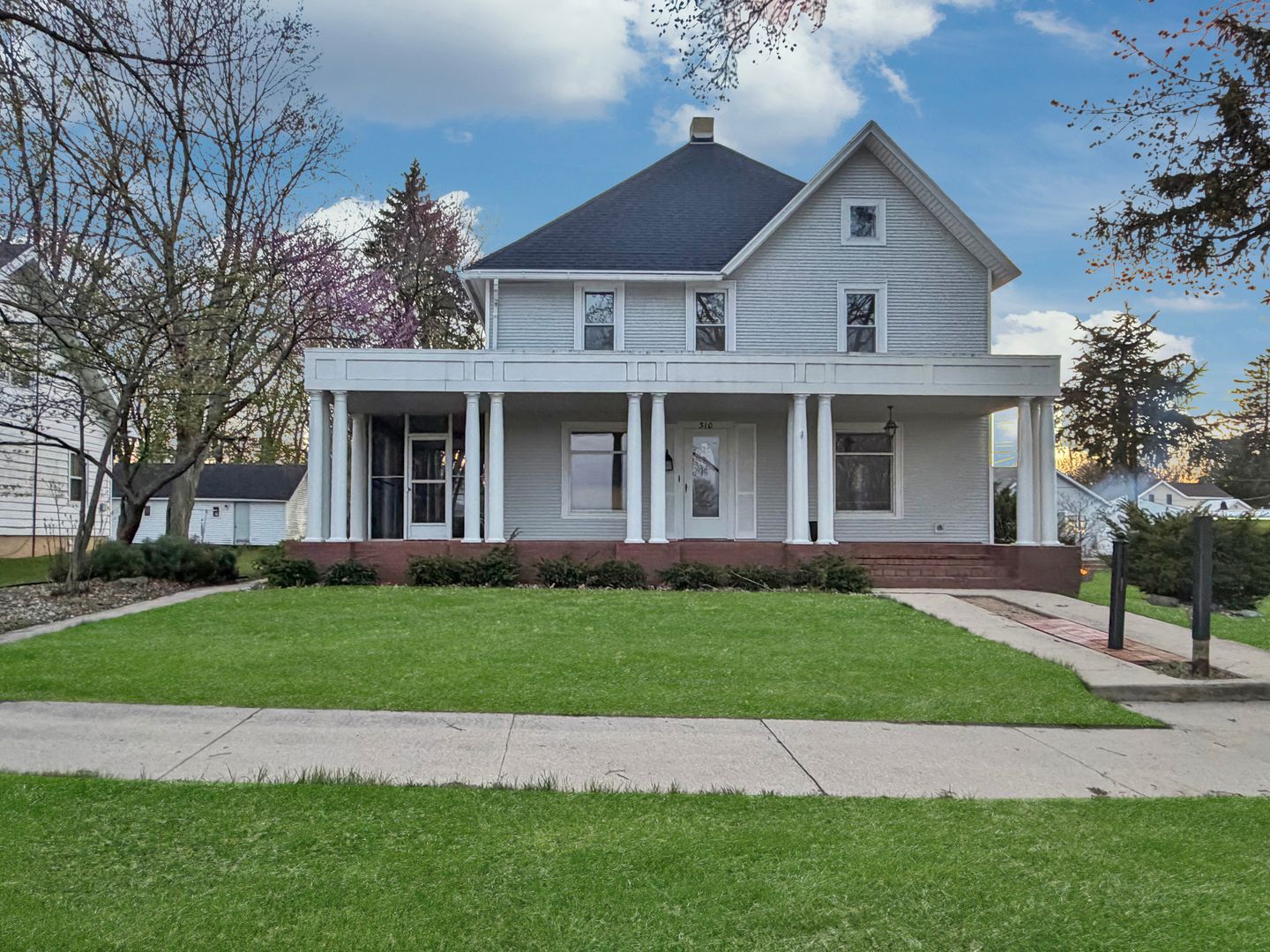 310 S 1st Avenue — Forreston, IL 61030