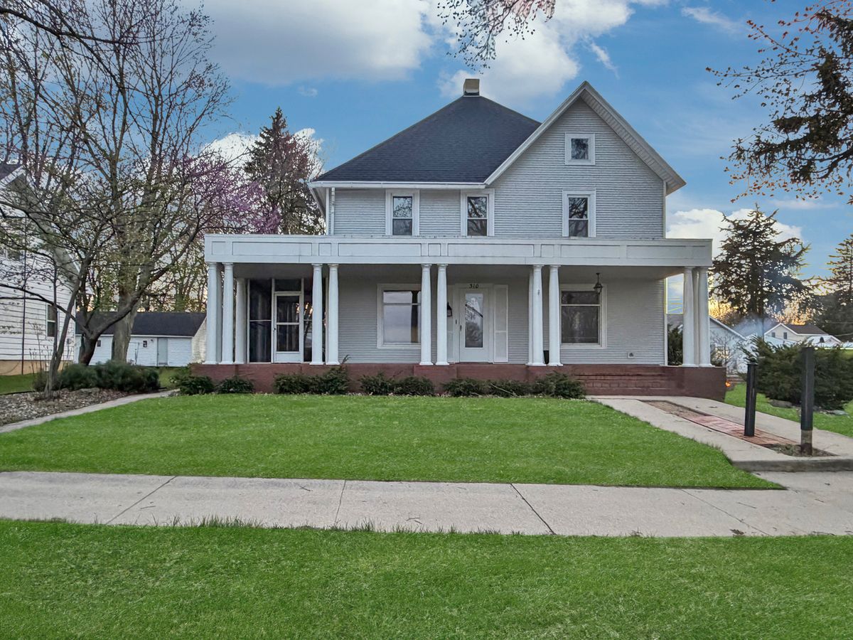 310 1st Avenue, Forreston, IL 61030