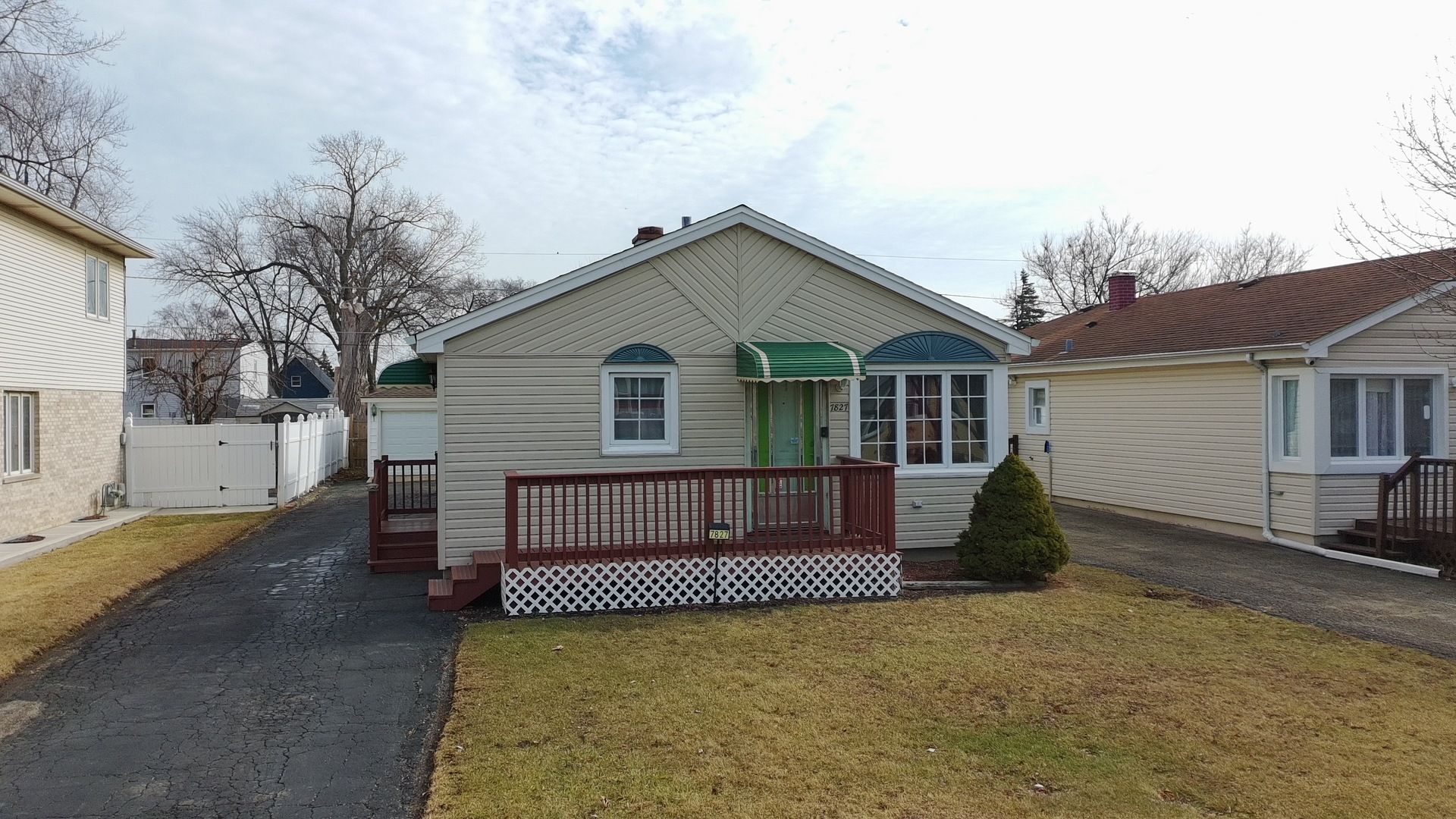 7827 Meade Avenue — Burbank, IL 60459