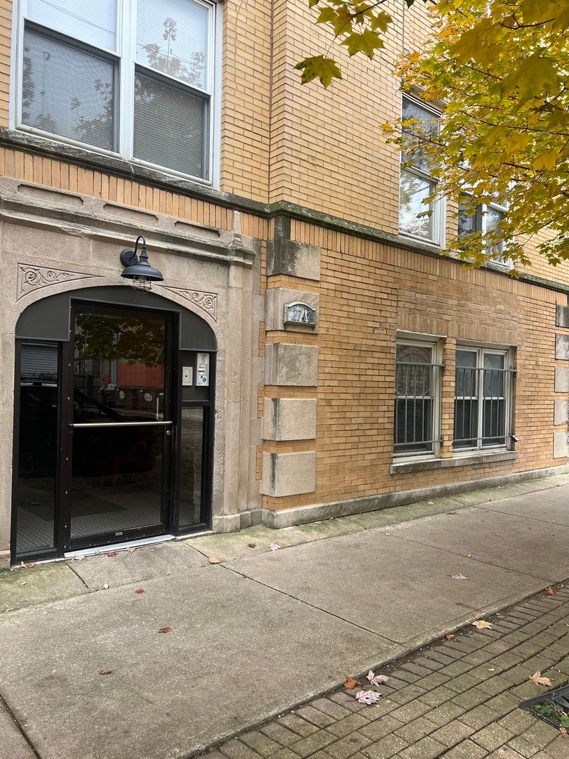 2747 W LEMOYNE Street #3 — Chicago, IL 60622