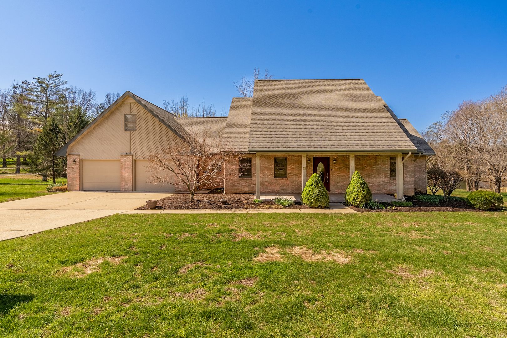 15 Lake Indian Hills Circle — Carbondale, IL 62901