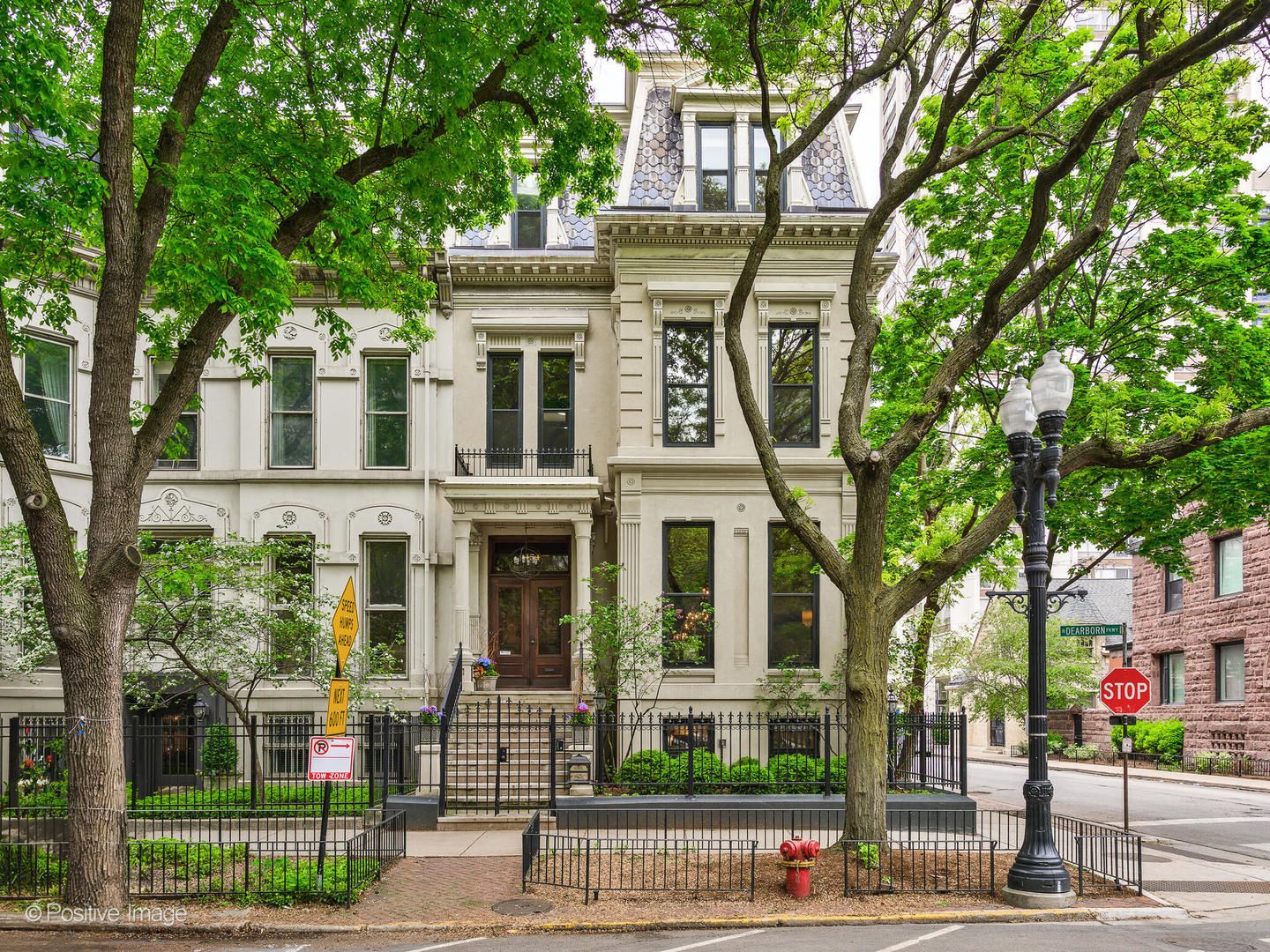 1454 N Dearborn Street — Chicago, IL 60610