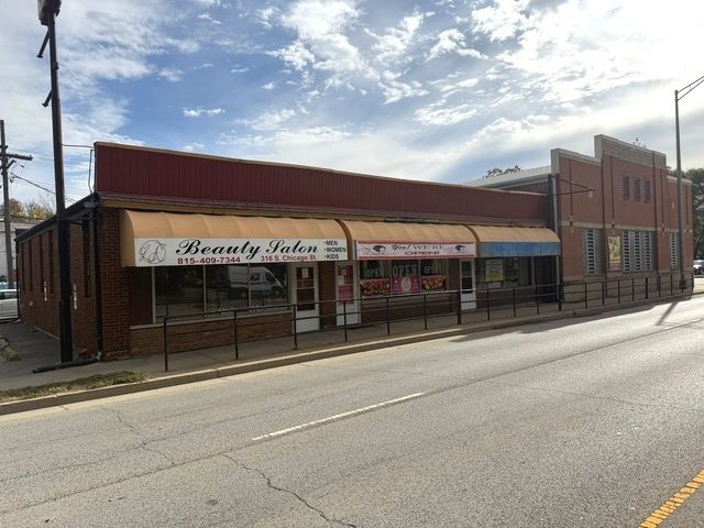 320 S Chicago Street — Joliet, IL 60436