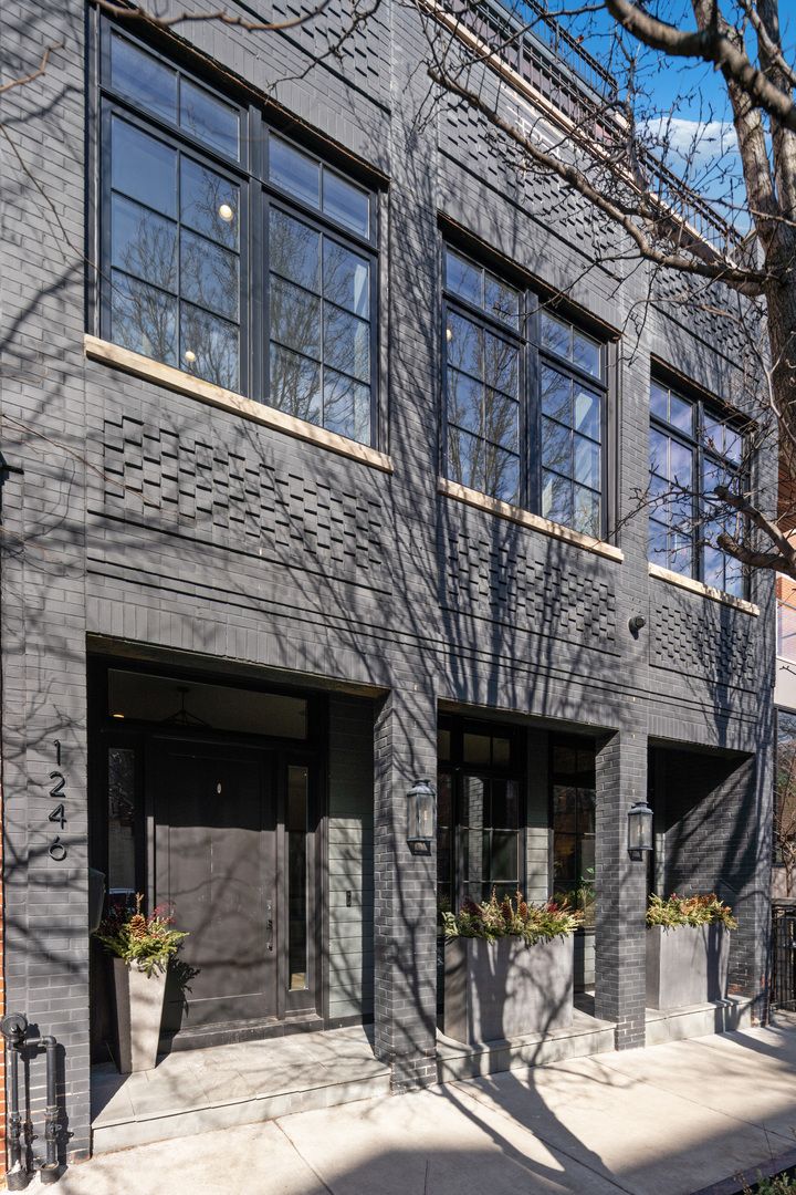 1246 George Street, Chicago, IL 60657