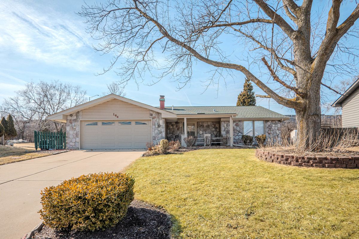 2S164 Beaumont Lane, Lombard, IL 60148