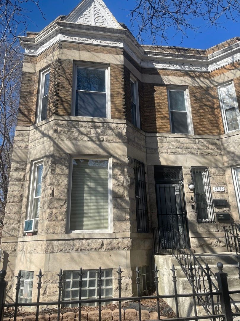 7352 S Yale Avenue #2 — Chicago, IL 60621